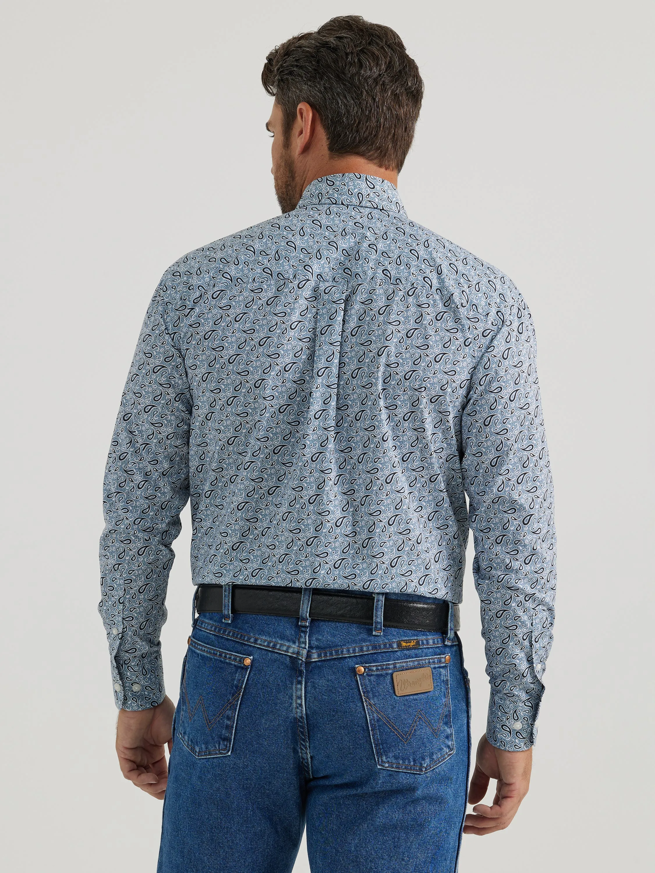 Wrangler Men's Blue/White Paisley Print Classic Button-Down Shirt