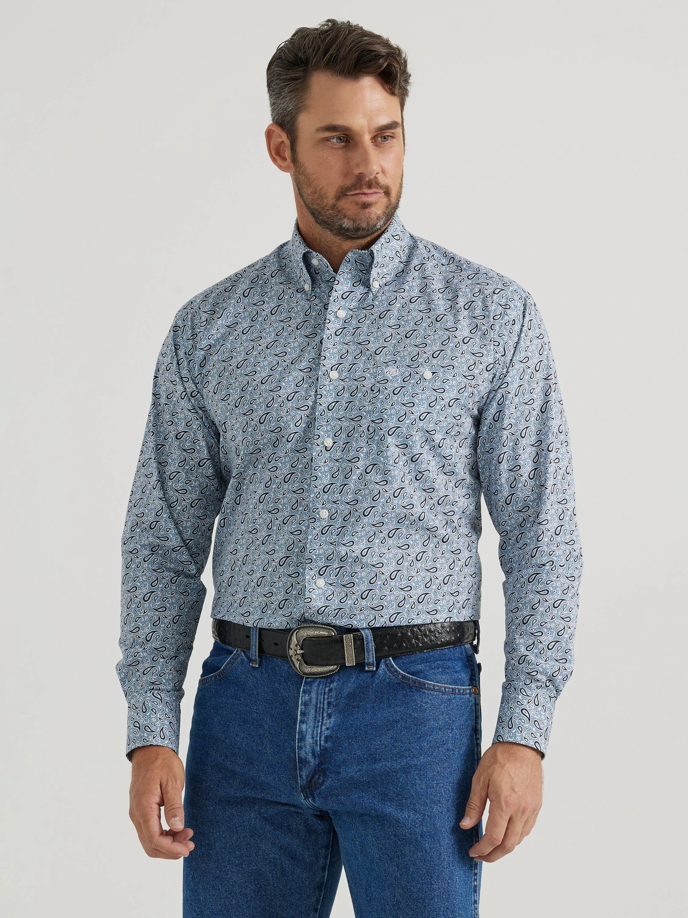 Wrangler Men's Blue/White Paisley Print Classic Button-Down Shirt